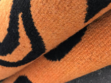 画像をギャラリービューアに読み込む, XL 501 HI-GRADE TIBETAN TIGER RUG ★ GENUINE TIBET WOOL ★ 100 KNOT HANDMADE  (180 × 90 cm)  HIMALAYAN ORANGE / 高级 西藏虎地毯  西藏羊毛 超大号 尼泊尔制造 手工艺品 门垫 / ハイグレード チベタンタイガーラグ 特大 本物 チベットウール製 カーペット ヒマラヤンオレンジ チベット絨毯 ネパール産 ハンドメイド 高級絨毯 インテリアマット