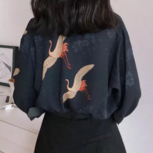 画像をギャラリービューアに読み込む, Japan oriental taste crane pattern short sleeve black shirt / 【鶴×黒】 鶴柄 和柄 開襟シャツ 総柄シャツ モノトーン シャツワンピース ゆったり 半袖シャツ 黒 レディースブラウス トップス 羽織感 昭和レトロ 原宿 オーバーサイズ 韓国 夏物