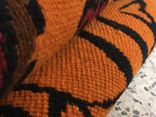 画像をギャラリービューアに読み込む, XL WOOL ★ TIBETAN TIGER RUG HIMALAYAN ORANGE / チベタンタイガーラグ 大 ヴィスコース製 ヒマラヤンオレンジ ネパール産 本物 チベット絨毯 虎柄 フロアマット 手織り ハンドクラフト インテリア カーペット 通販