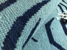 画像をギャラリービューアに読み込む, L β/Prototype WOOL ★ TIBETAN TIGER RUG SPECIAL EDITION HIMALAYAN AQUERIUS BLUE / チベタンタイガーラグ 大 ヒマラヤンアクエリアスブルー ネパール産 本物 チベット絨毯 虎柄 フロアマット インテリア カーペット 通販