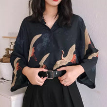 画像をギャラリービューアに読み込む, Japan oriental taste crane pattern short sleeve black shirt / 【鶴×黒】 鶴柄 和柄 開襟シャツ 総柄シャツ モノトーン シャツワンピース ゆったり 半袖シャツ 黒 レディースブラウス トップス 羽織感 昭和レトロ 原宿 オーバーサイズ 韓国 夏物