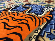 画像をギャラリービューアに読み込む, L 750 WOOL ★ TIBETAN TIGER RUG HIMALAYAN ORANGE / チベタンタイガーラグ 大 ウール製 ヒマラヤンオレンジ ネパール産 本物 チベット絨毯 虎柄 フロアマット ハンドクラフト インテリア カーペット 通販