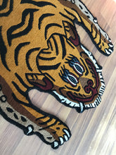 画像をギャラリービューアに読み込む, XS WOOL ★ TIBETAN TIGER RUG HIMALAYAN LIGHT BROWN / チベタンタイガーラグ 特小 ヒマラヤンライトブラウン ネパール産 本物 チベット絨毯 虎柄 玄関マット インテリア カーペット