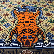 画像をギャラリービューアに読み込む, L 750 WOOL ★ TIBETAN TIGER RUG HIMALAYAN ORANGE / チベタンタイガーラグ 大 ウール製 ヒマラヤンオレンジ ネパール産 本物 チベット絨毯 虎柄 フロアマット ハンドクラフト インテリア カーペット 通販