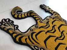 画像をギャラリービューアに読み込む, S YP WOOL ★ TIBETAN TIGER RUG HIMALAYAN LIGHT YELLOW / チベタンタイガーラグ 小 ヒマラヤンライトイエロー ネパール産 本物 チベット絨毯 虎柄 玄関マット インテリア カーペット