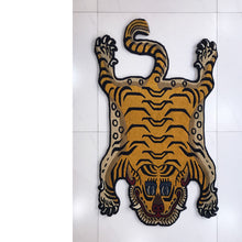 画像をギャラリービューアに読み込む, S YP WOOL ★ TIBETAN TIGER RUG HIMALAYAN LIGHT YELLOW / チベタンタイガーラグ 小 ヒマラヤンライトイエロー ネパール産 本物 チベット絨毯 虎柄 玄関マット インテリア カーペット