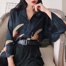 画像をギャラリービューアに読み込む, Japan oriental taste crane pattern short sleeve black shirt / 【鶴×黒】 鶴柄 和柄 開襟シャツ 総柄シャツ モノトーン シャツワンピース ゆったり 半袖シャツ 黒 レディースブラウス トップス 羽織感 昭和レトロ 原宿 オーバーサイズ 韓国 夏物