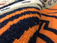 画像をギャラリービューアに読み込む, L 750 WOOL ★ TIBETAN TIGER RUG HIMALAYAN ORANGE / チベタンタイガーラグ 大 ウール製 ヒマラヤンオレンジ ネパール産 本物 チベット絨毯 虎柄 フロアマット ハンドクラフト インテリア カーペット 通販