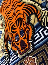 画像をギャラリービューアに読み込む, L 750 WOOL ★ TIBETAN TIGER RUG HIMALAYAN ORANGE / チベタンタイガーラグ 大 ウール製 ヒマラヤンオレンジ ネパール産 本物 チベット絨毯 虎柄 フロアマット ハンドクラフト インテリア カーペット 通販