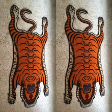 画像をギャラリービューアに読み込む, XL WOOL ★ TIBETAN TIGER RUG HIMALAYAN ORANGE / チベタンタイガーラグ 大 ヴィスコース製 ヒマラヤンオレンジ ネパール産 本物 チベット絨毯 虎柄 フロアマット 手織り ハンドクラフト インテリア カーペット 通販