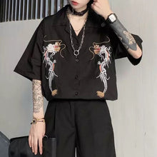 画像をギャラリービューアに読み込む, dragon embroidery short sleeve black shirt / 龍柄 ドラゴン刺繍 スカシャツ 開襟シャツ 総柄シャツ モノトーン シャツワンピースゆったり 半袖シャツ 黒 レディースブラウス トップス 昭和レトロ 原宿 オーバーサイズ 横須賀 韓国 夏物

