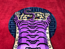 画像をギャラリービューアに読み込む, L 758 VISCOSE ★ TIBETAN TIGER RUG HIMALAYAN LIGHT PURPLE / チベタンタイガーラグ 大 ヴィスコース製 ヒマラヤンパープル 紫色 ネパール産 本物 チベット絨毯 虎柄 フロアマット 手織り ハンドクラフト インテリア カーペット 通販
